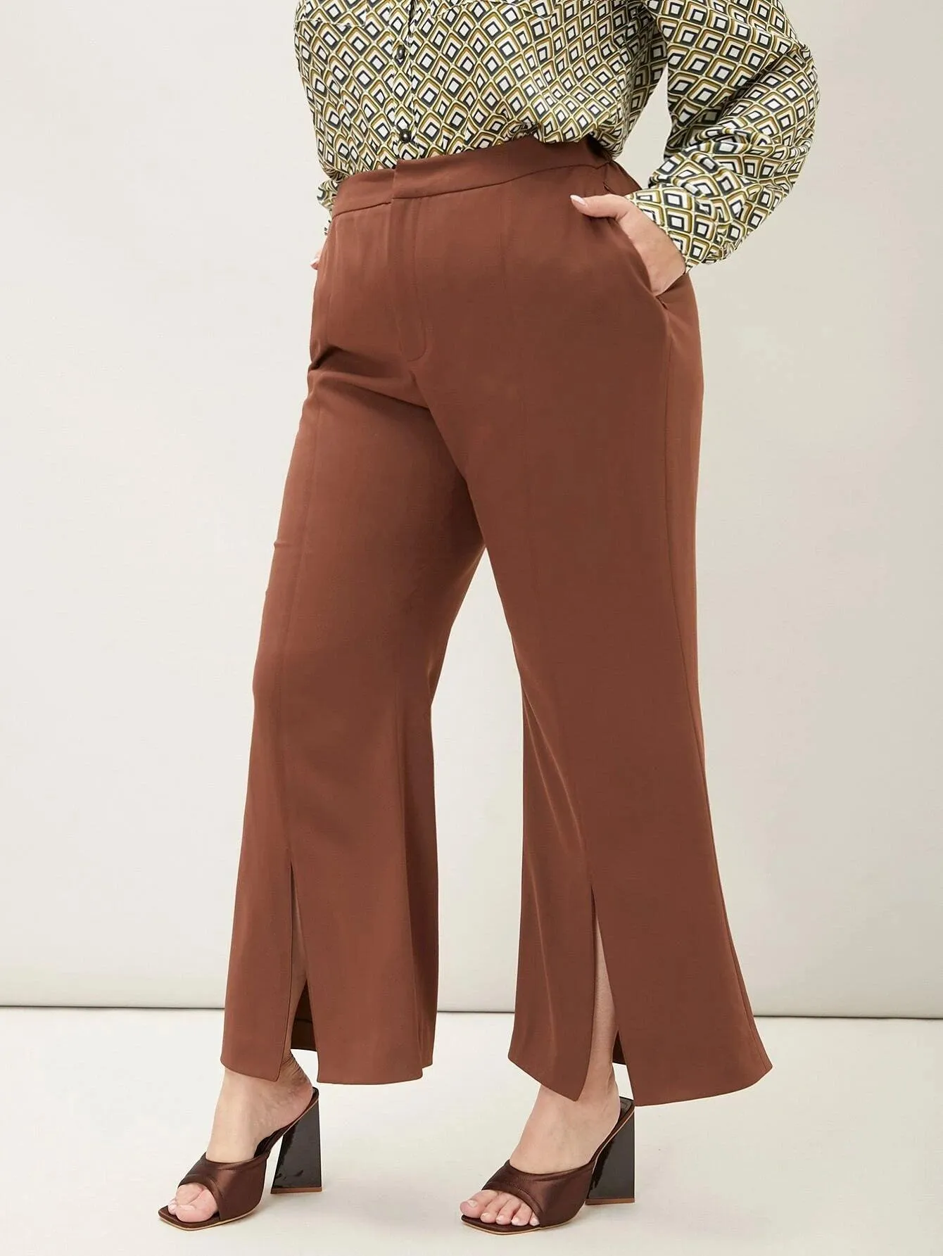 Calça Elegante Com Abertura Na Barra - Lavinia