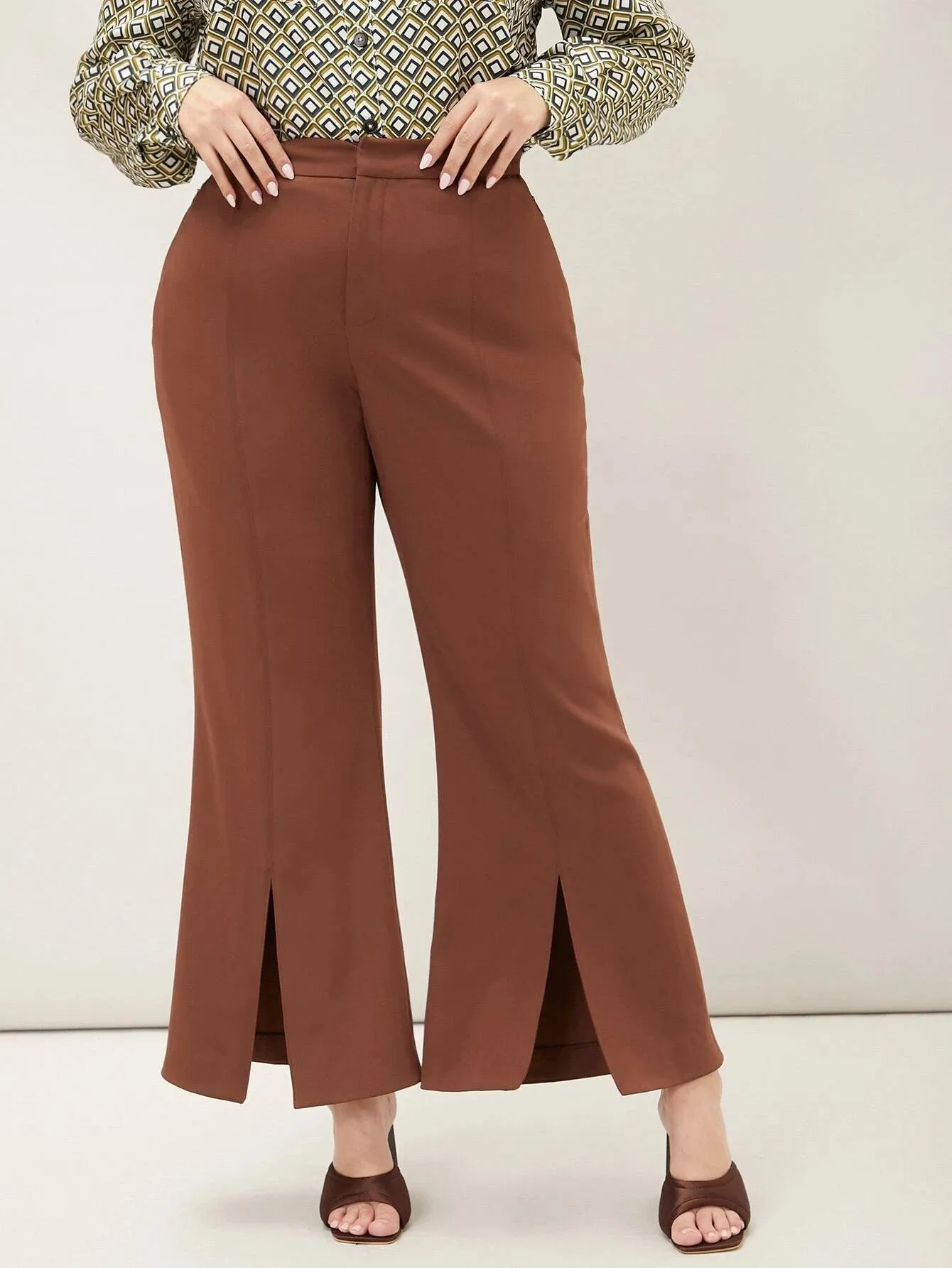 Calça Elegante Com Abertura Na Barra - Lavinia