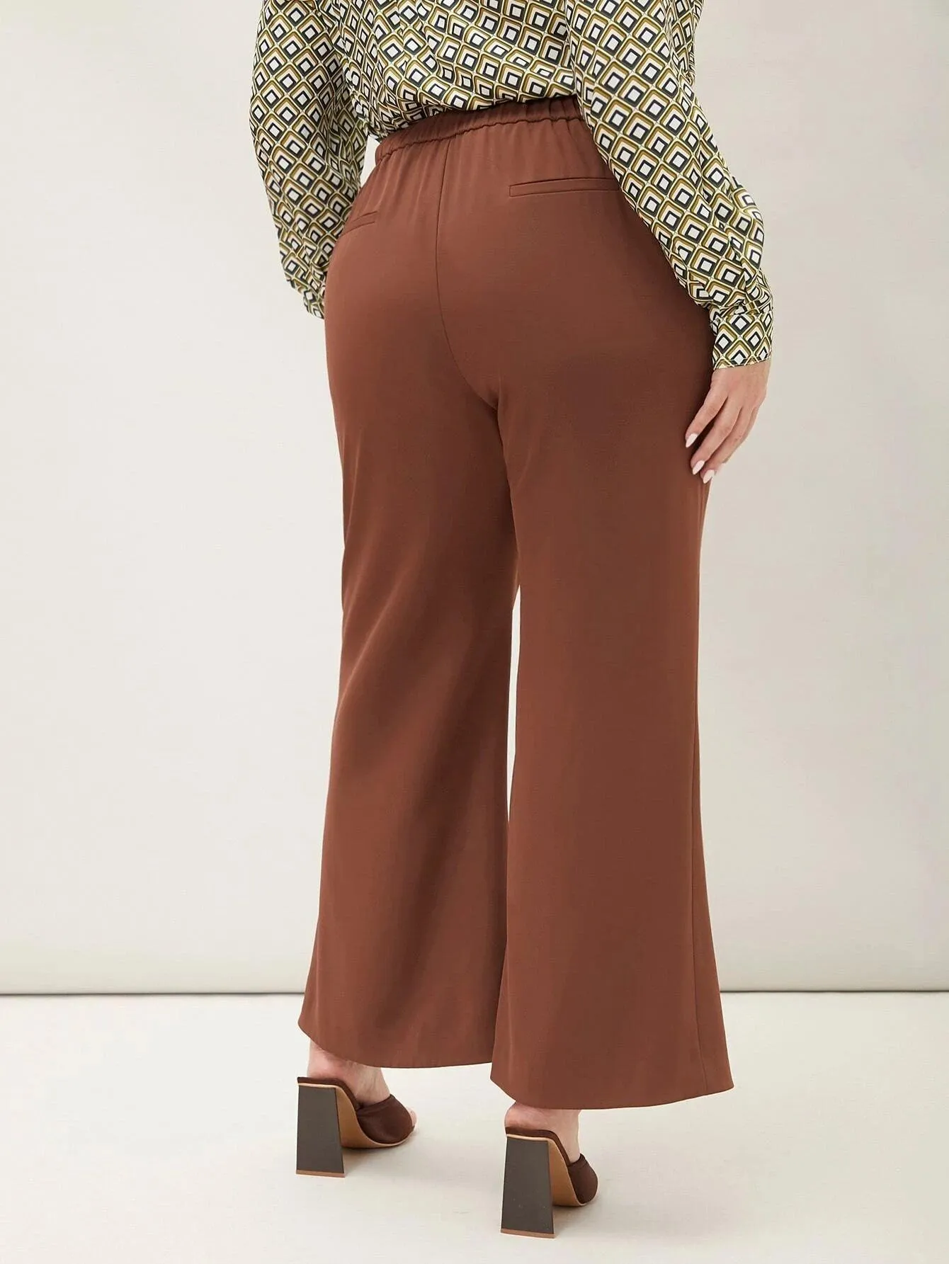 Calça Elegante Com Abertura Na Barra - Lavinia