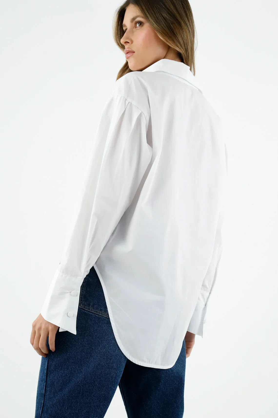 Camisa blanca de botones para mujer