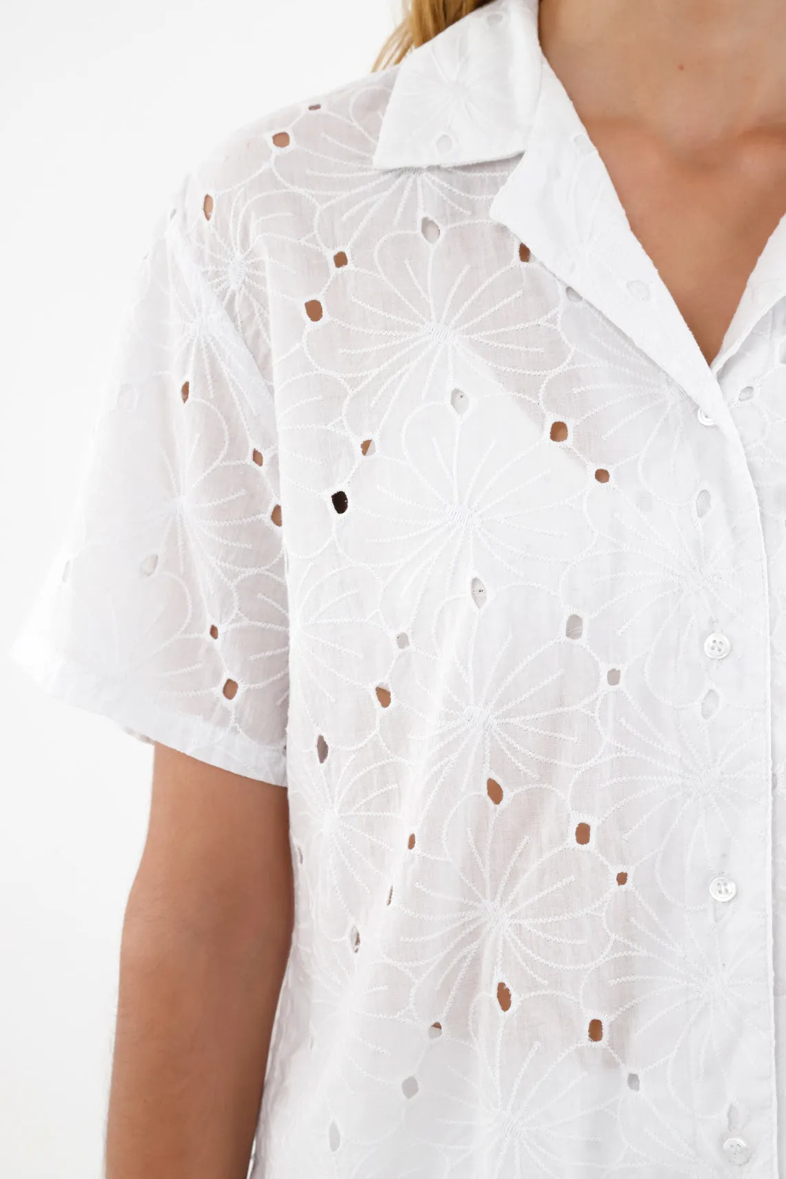 Camisa en ojalillo blanca para mujer