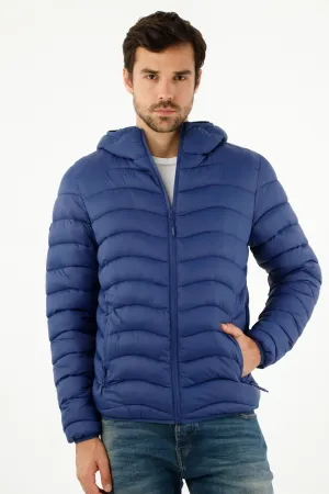 Chaqueta azul con capucha para hombre